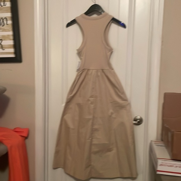 BNWT Old Navy T-back, tank, maxi dress size XS in khaki color with pockets - Picture 5 of 12